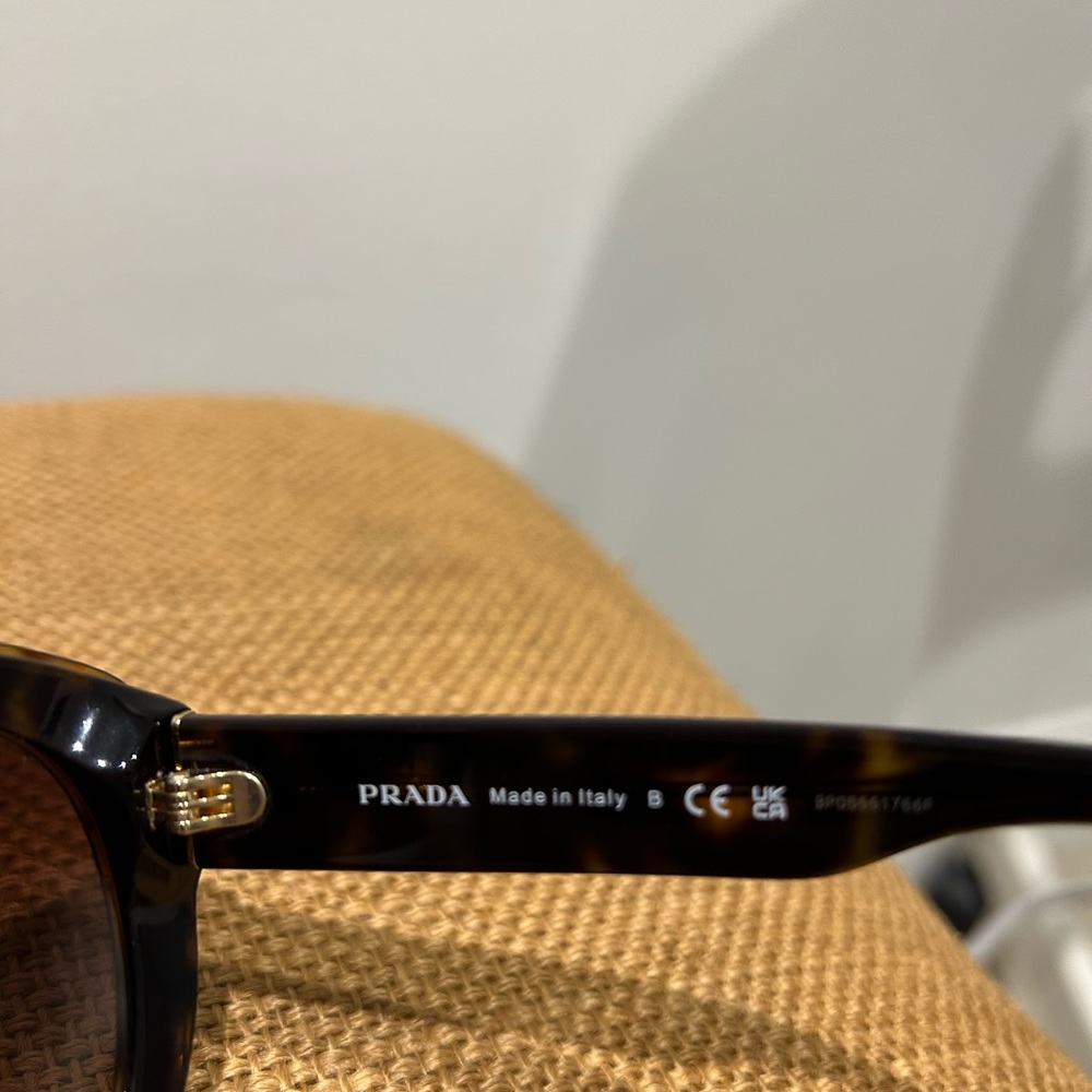 Prada Sunglasses. Pristine Condition. No Scratche… - image 5